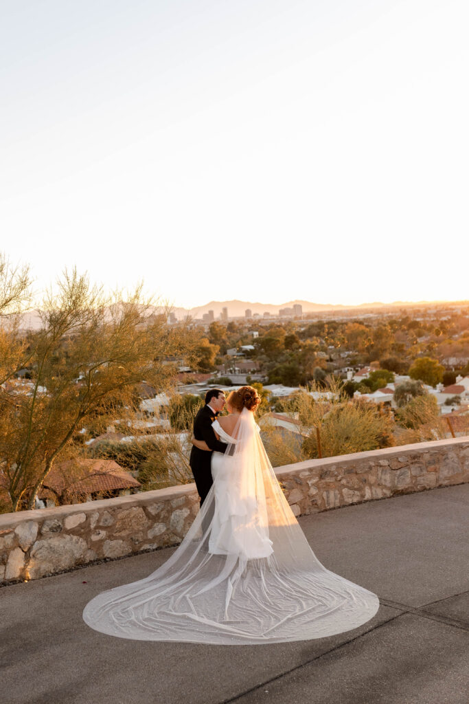 Bride and groom kissing at Arizona wedding venue. Best Wedding Venues in AZ